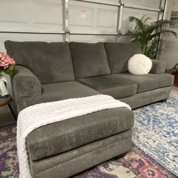 Free Delivery - Reversible Sectional Couch