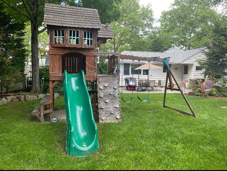 Swing Set w/ Treehouse