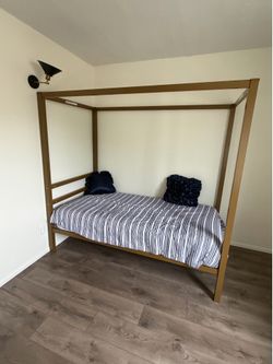 Twin Canopy bed