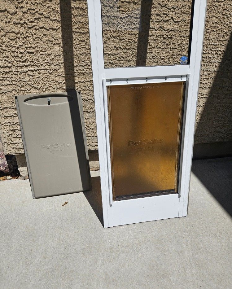 Like New, PetSafe Dog Door Insert For Sliding Door