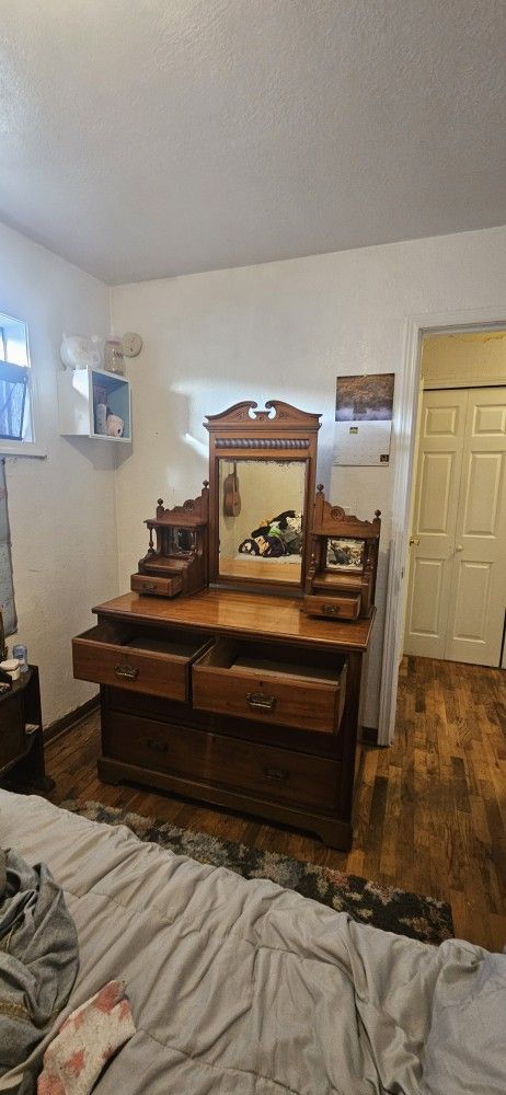 Dresser 