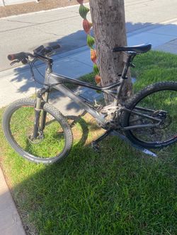 Mountain bike brand GIANT