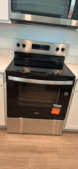 BRAND NEW Whirlpool 30” Electric Range (Never Used!) – $475