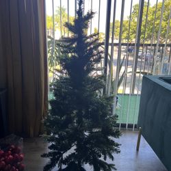4.5ft Artifical Christmas Tree