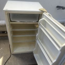 Mini fridge Works great 