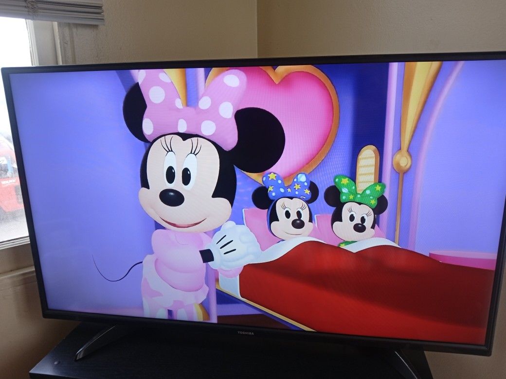 42 Inch Toshiba Fire TV With Remote Works Good