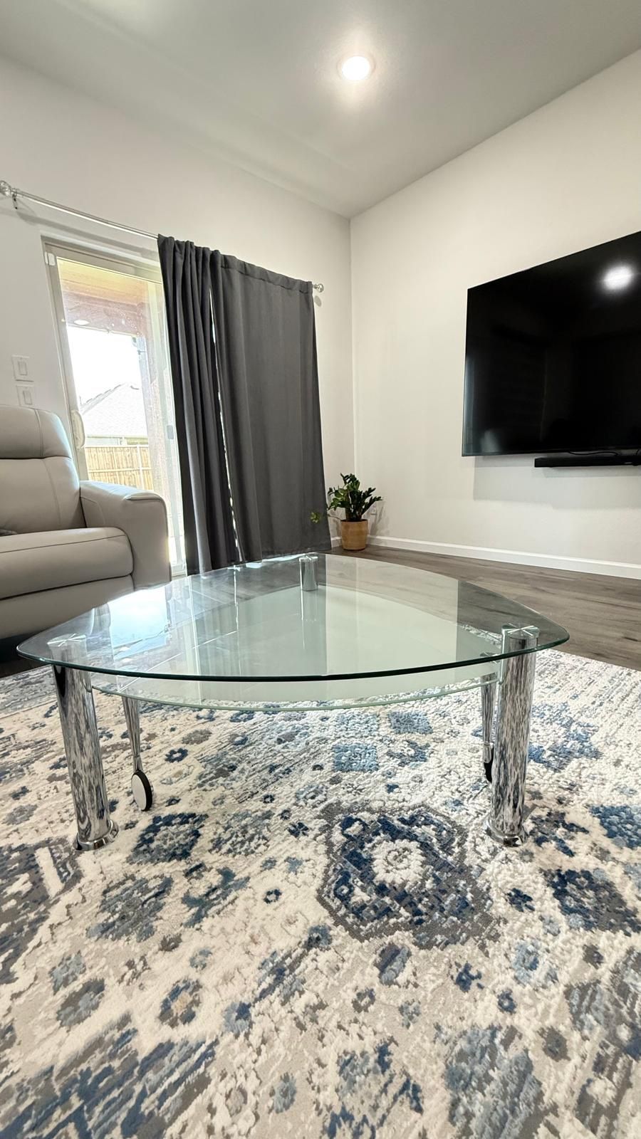 Cocktail/ Coffee table