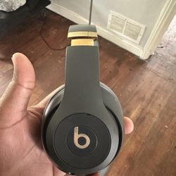 airpods and beats 