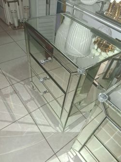 Set 2 Mirrored 3-Drawer Dresser with Crystal Knobs