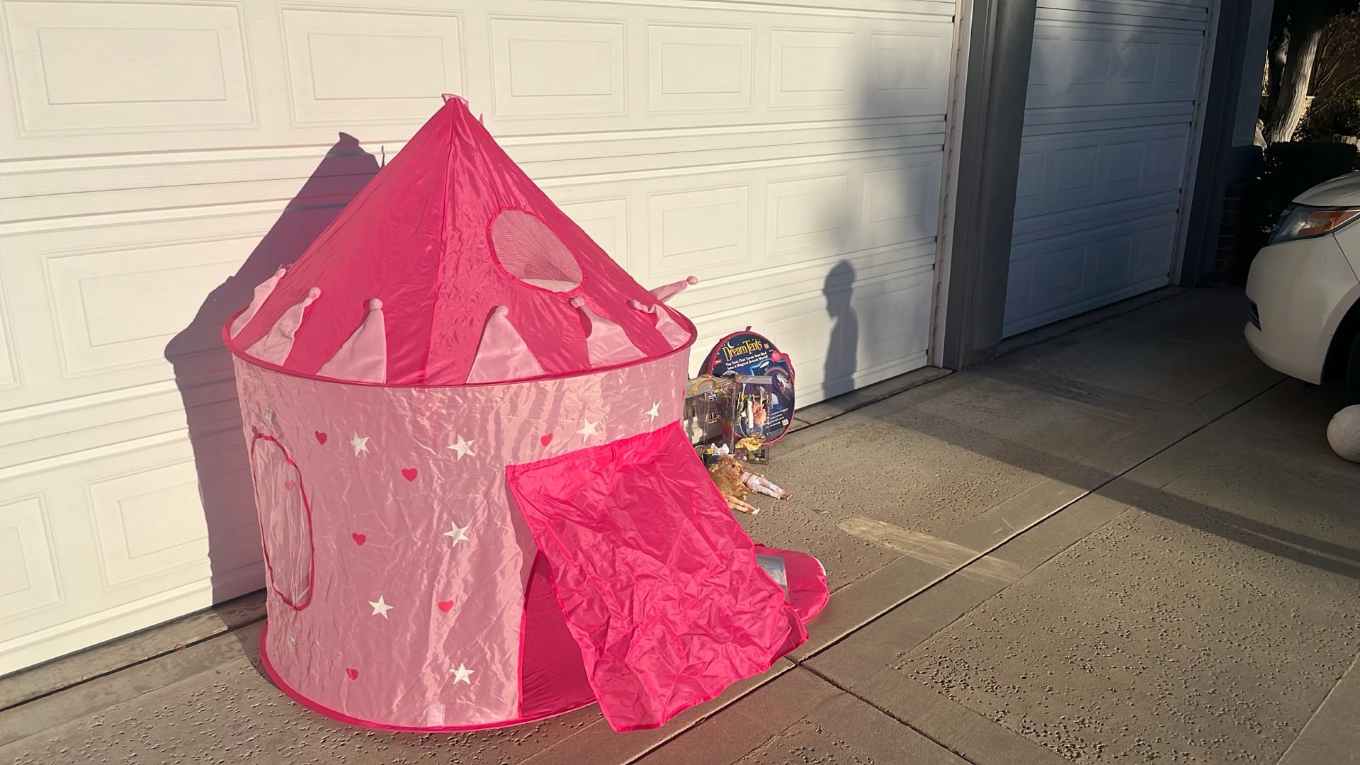 Rainbow Girls Lot Includes 3 Dolls, Accessories, Storage, Pop-up Castle And Dream Tent