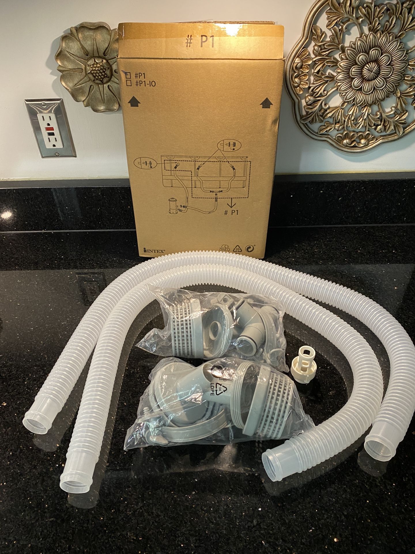 Intex 12352#P1 Accessory Box For Above Ground Pools Hoses&Clamps Strainer Head