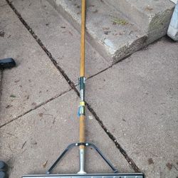 Professional 24 in. Floor Squeegee with Handle