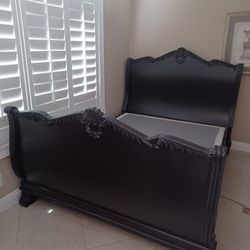 Solid  Wood  Bedroom  Set Includes  Queen  Bedframe  And  2 Night  Stands  Good  Condition 