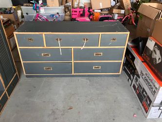 Dresser with Mirrored Hutch