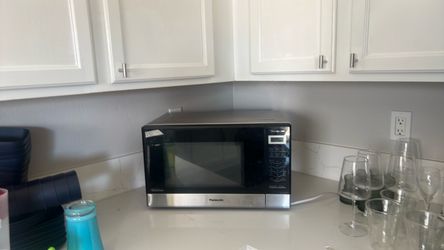 The Genius Sensor 1200W microwave