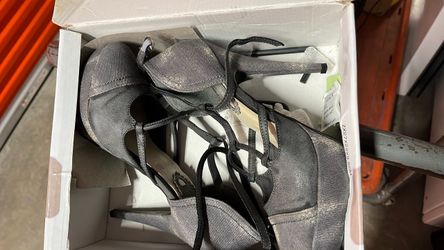 Heels size 71/2 grey color