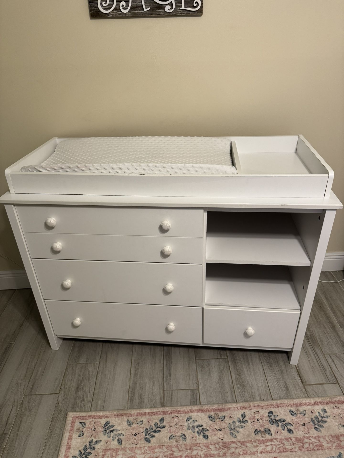 Baby dresser / Changing Table