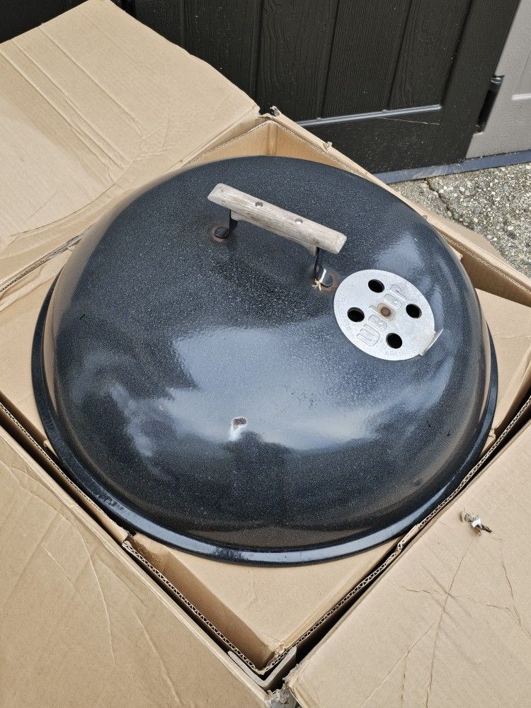 Black Weber 22.5" Charcoal Kettle Bbq