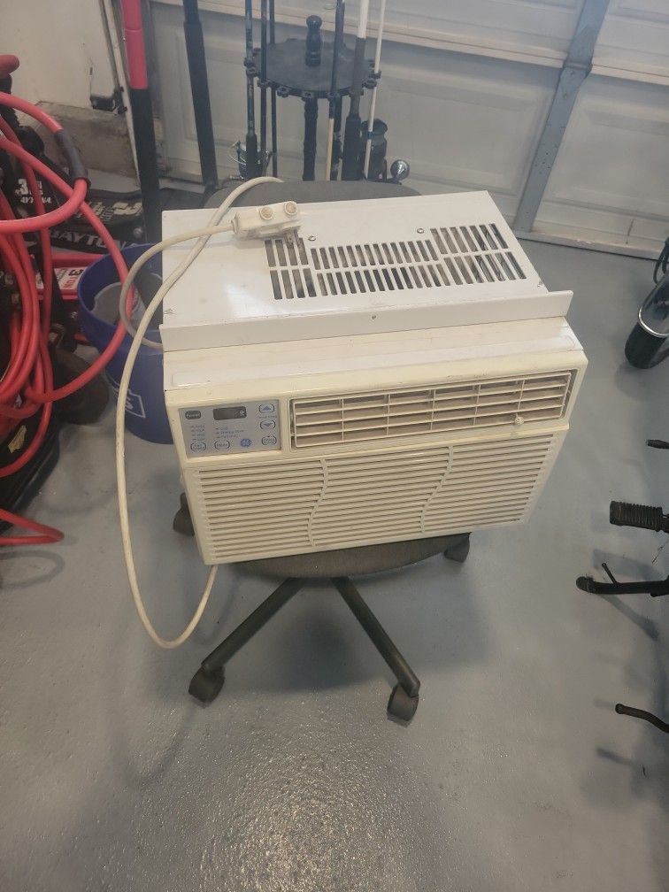 Window AC Unit.