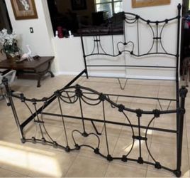 King Bed Frame – Decorative Black Metal