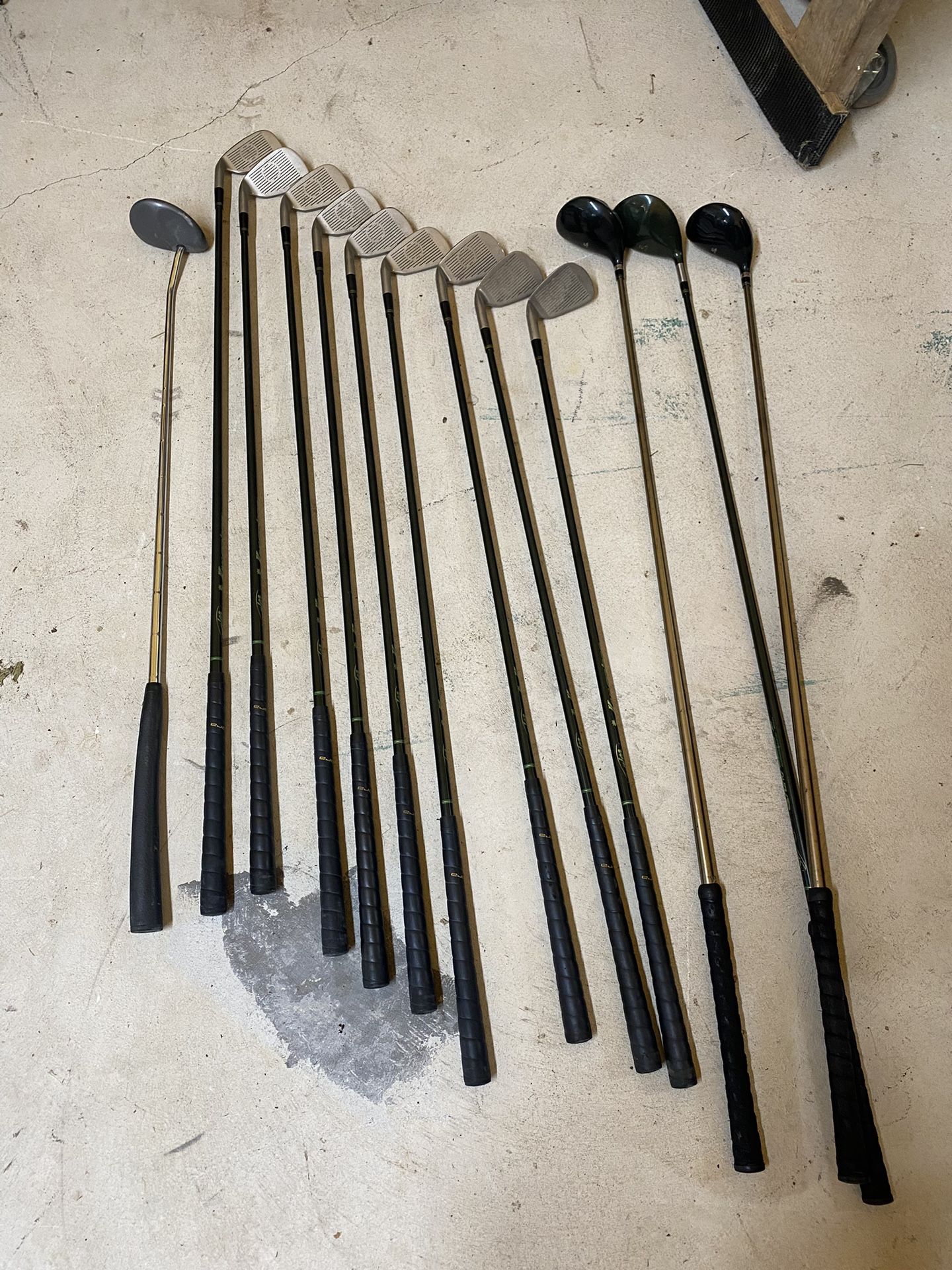 13 King cobra golf club set. 10 SENIOR AUTOCLAVE System size 4,5,6,7,8,9 SW, sw gap wedge, 1 loft and PW. Also includes M SPEED OFFSET 3 and 5. Lastly
