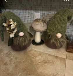 2 Nomes With Mushroom
