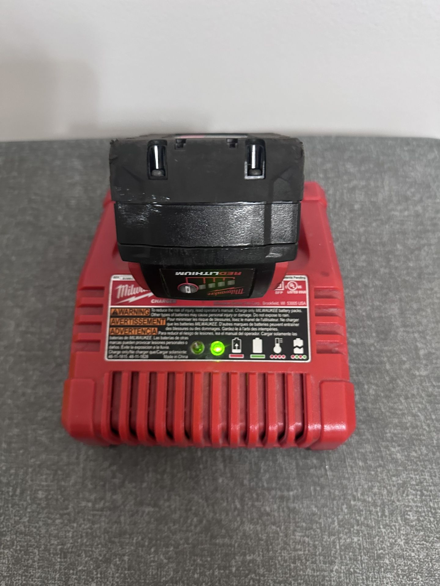 M28 28-Volt Lithium-Ion Battery Charger