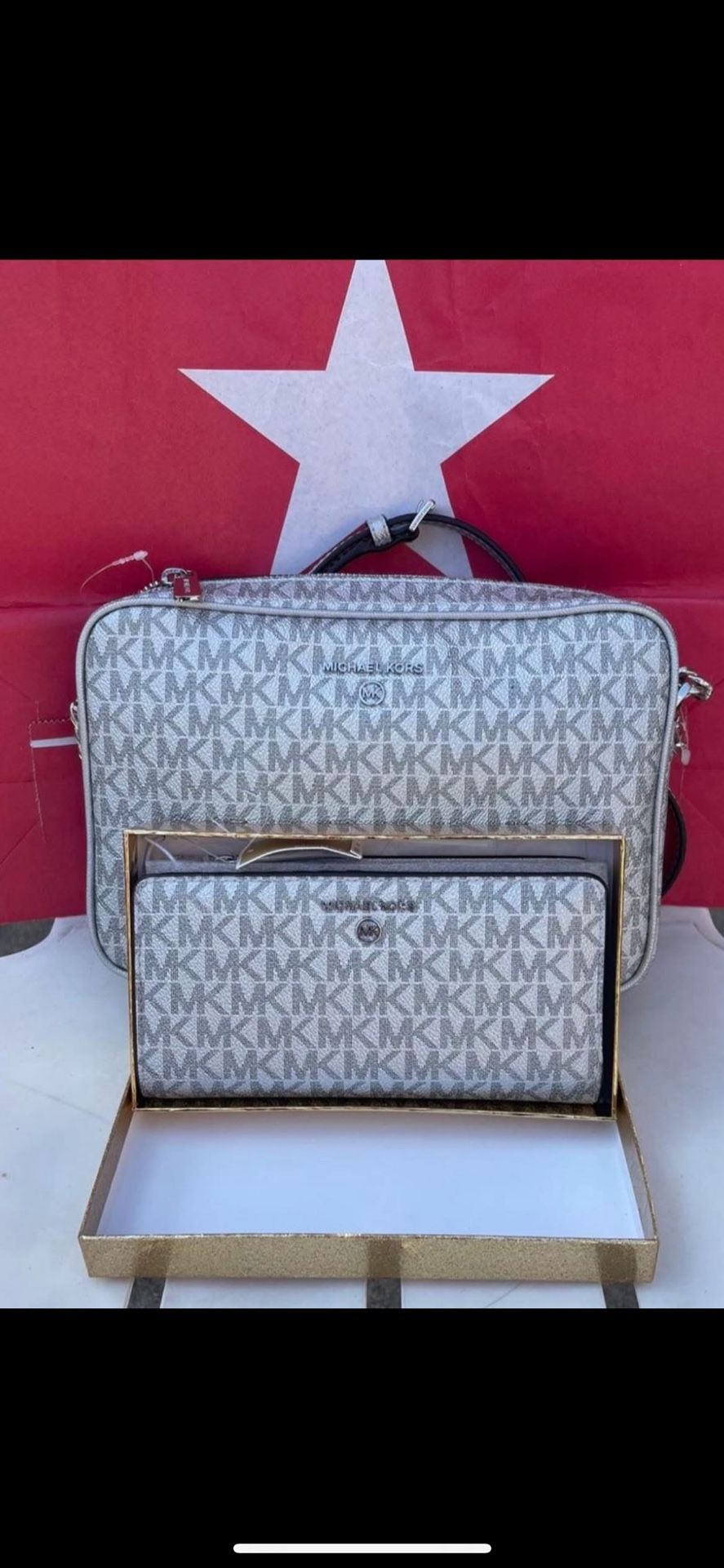 Michael Kors Set NWT pick up in the city of Pico Rivera