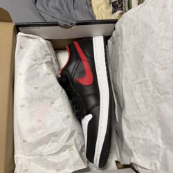 Air Jordan 1 Low sneakers in the "White Toe" colorway style code: 553558-063