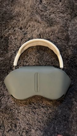 Apple AirPods Max 1st Gen with Smart Case