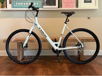 Title: Trek Verve 1 Disc Lowstep Hybrid Bike - Large (L) - Never Ridden
