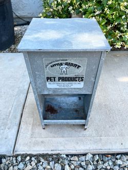 Pet feeder