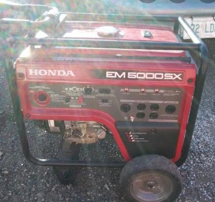Honda EM5000SX - 4500 Watt Electric Start Portable Generator w/ Bluetooth