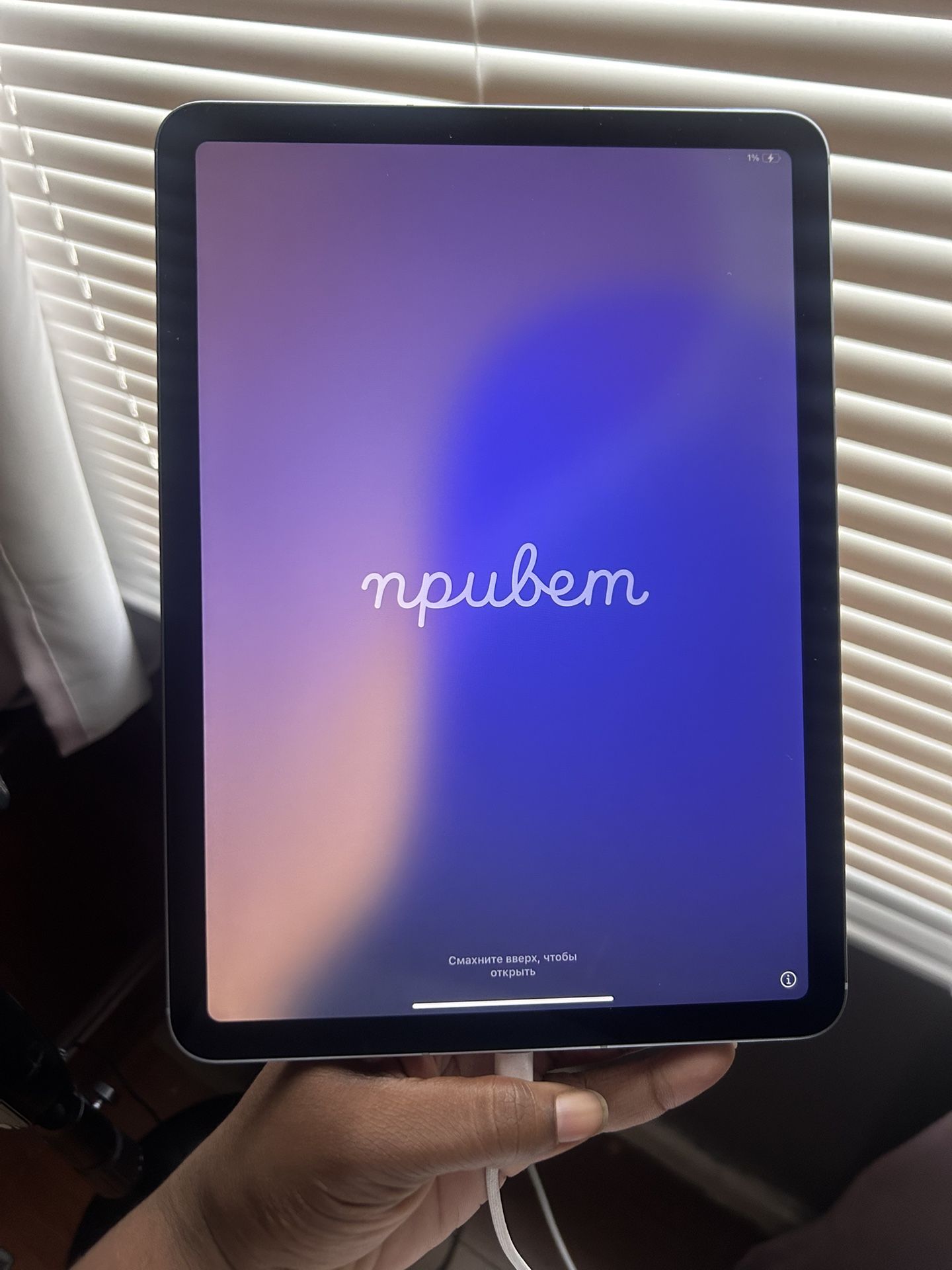LIKE NEW 11IN IPAD 2025