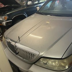 2004 Lincoln Town Car