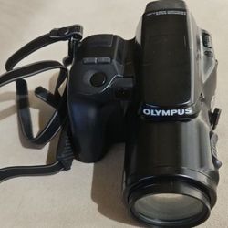 Olympus IS-1 Quartzdate 35mm Film Camera 35-135mm f/4.5-5.6 ED Lens