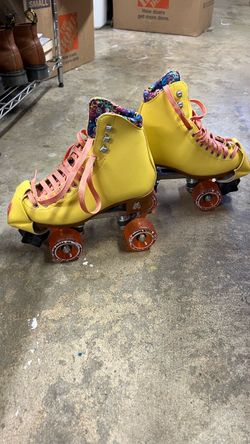 Size 5 Moxie Beach Bunny Roller Skates