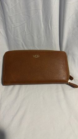 Zip around checkbook, wallet