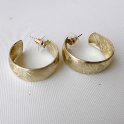 vintage gold tone pierced earrings stud 1 inch