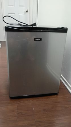 Sanyo Compact Refrigerator