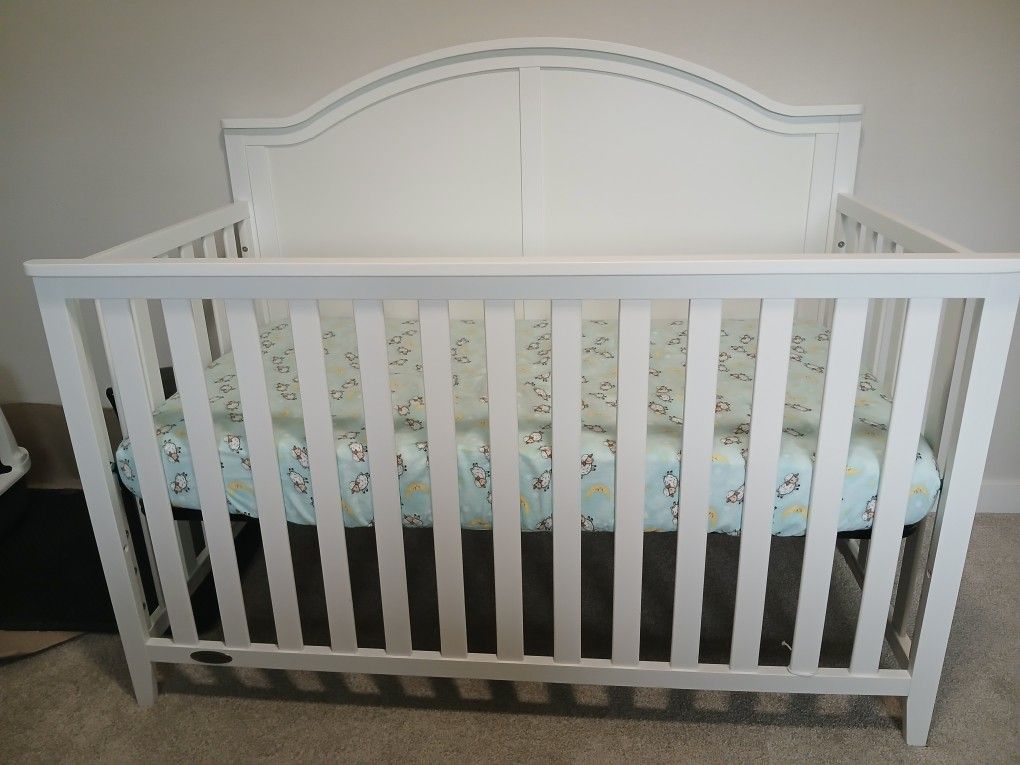 Unused 3 In 1 GRACO crib