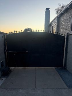 Black Metal Driveway Gate with Spear Tops