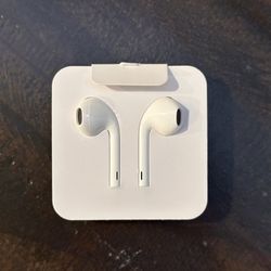 Brand New Apple EarPods