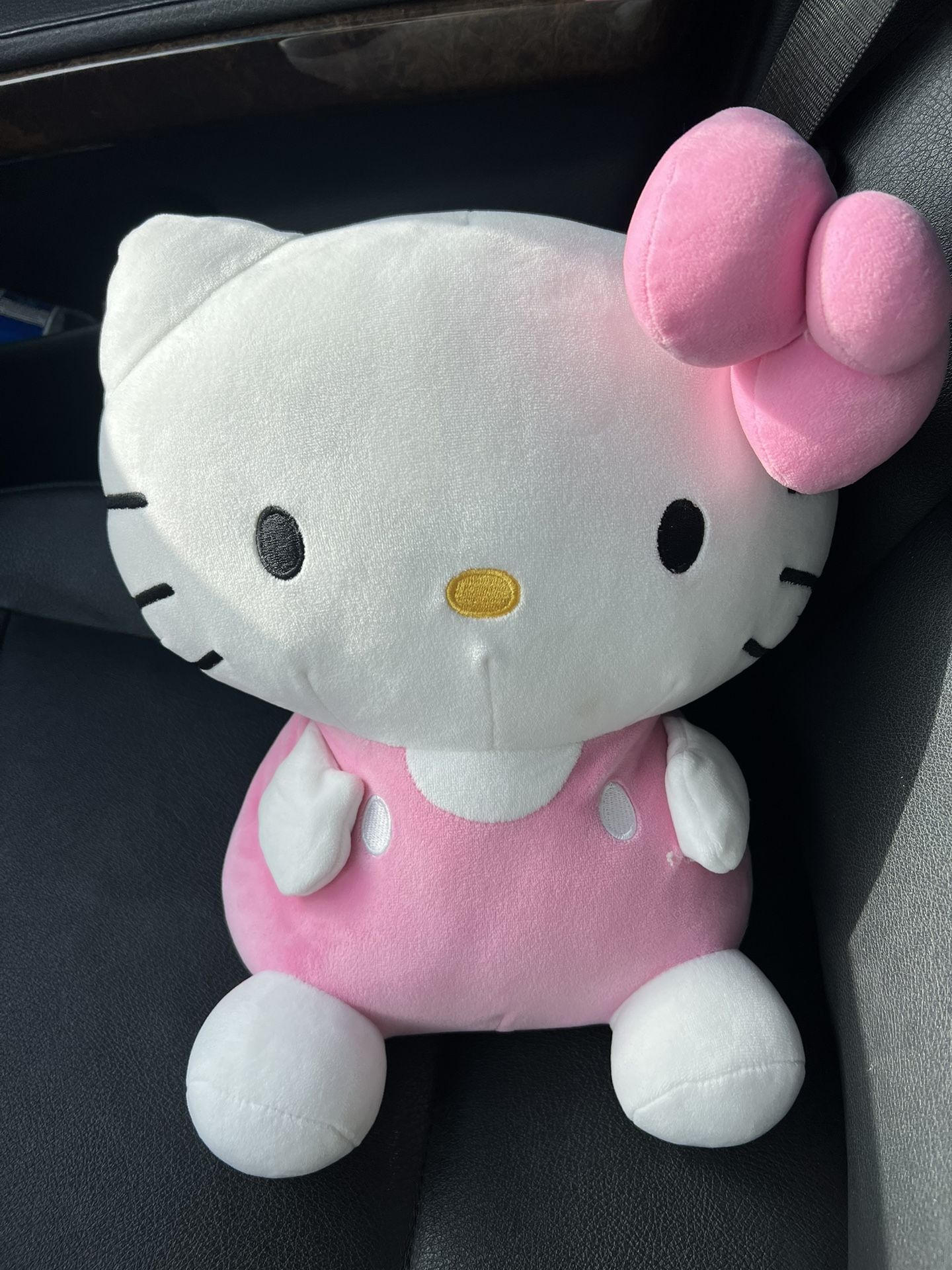 Squish, Mellow Hello Kitty, Weighted Around 5lbs