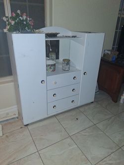 Clothing storage unit