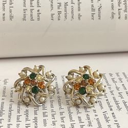 Vintage Coro Gold Tone Faux Pearl Rhinestone Flower Screwback Earrings Wedding