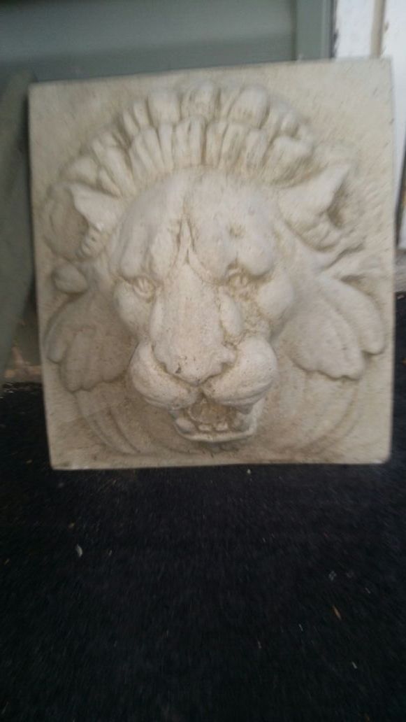 35lb. Lion fountain