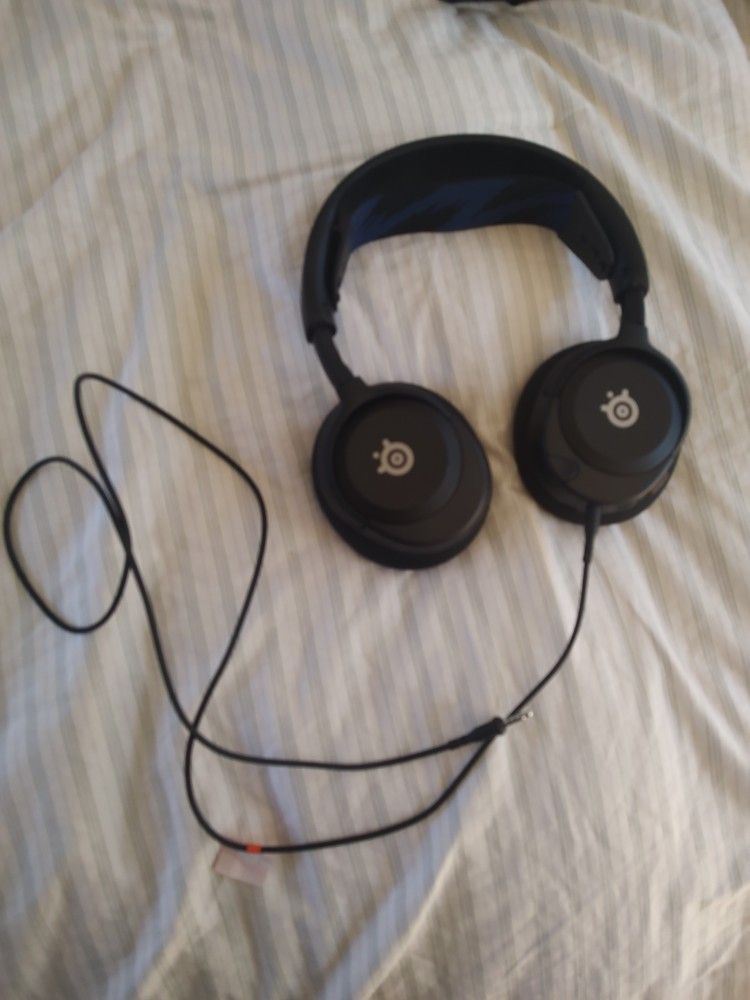 SteelSeries Arctis Nova Use Like New