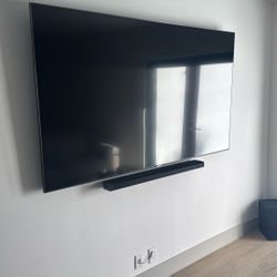 85 inch Tv Samsung (has Minor Line Down The Screen)