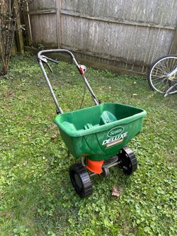 Scotts Turf Builder EdgeGuard Deluxe Broadcast Spreader